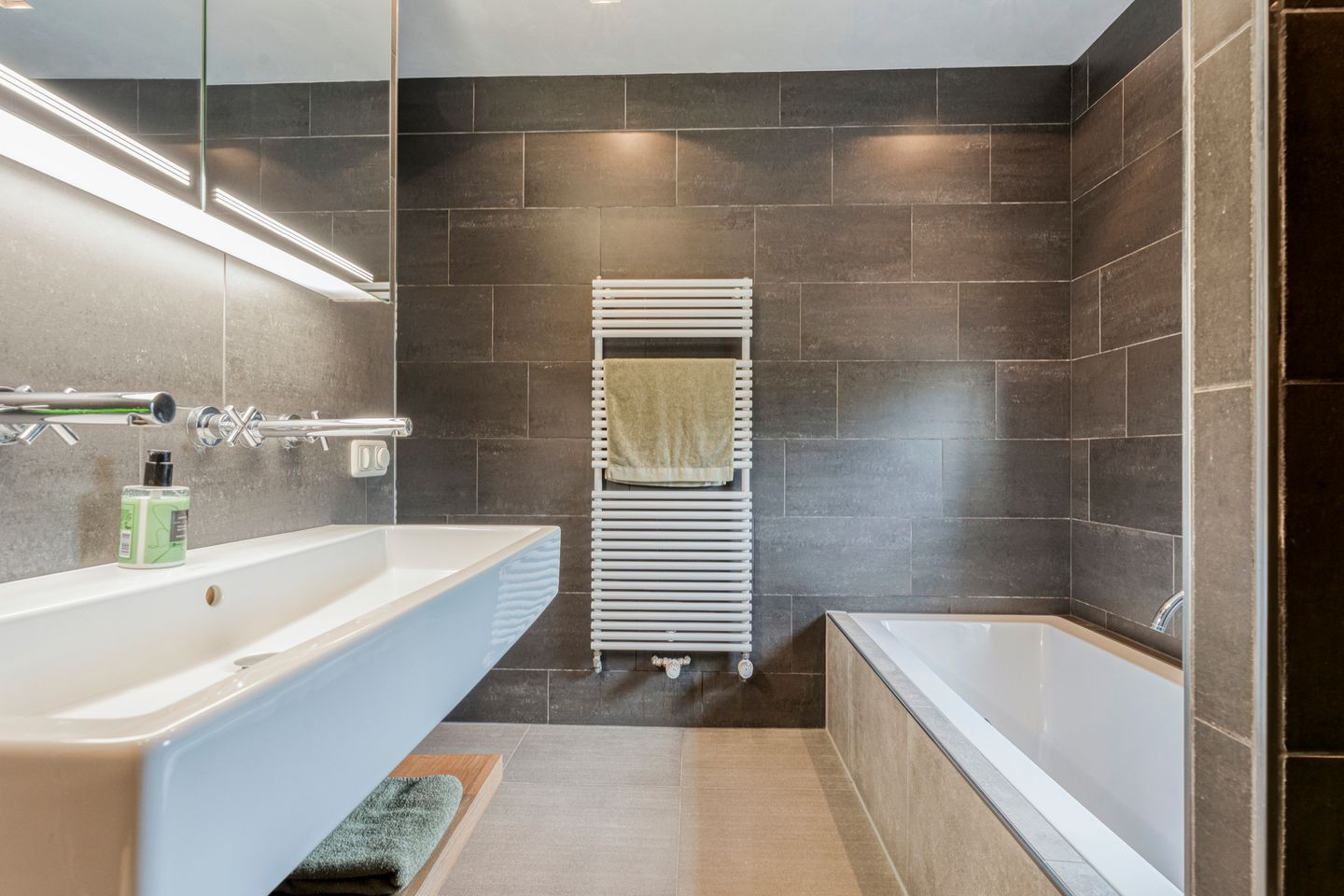 Foto 44 van Van Voorststraat 3