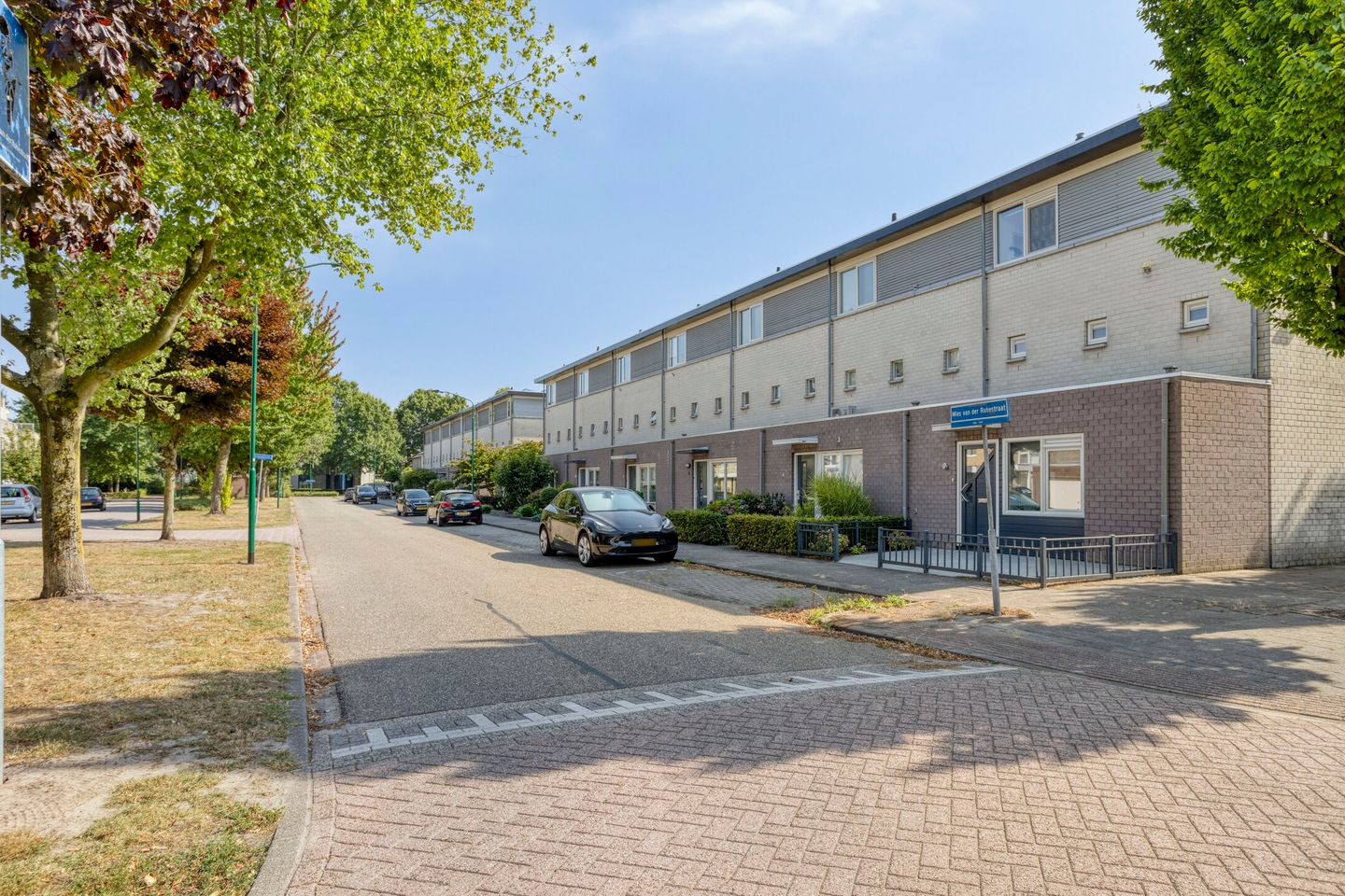 Foto 10 van Mies van der Rohestraat 2