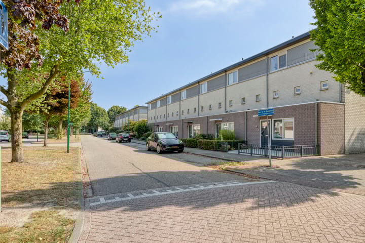 Foto 10 van Mies van der Rohestraat 2