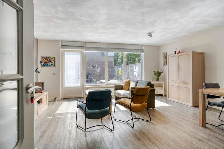 Foto 13 van Mies van der Rohestraat 2