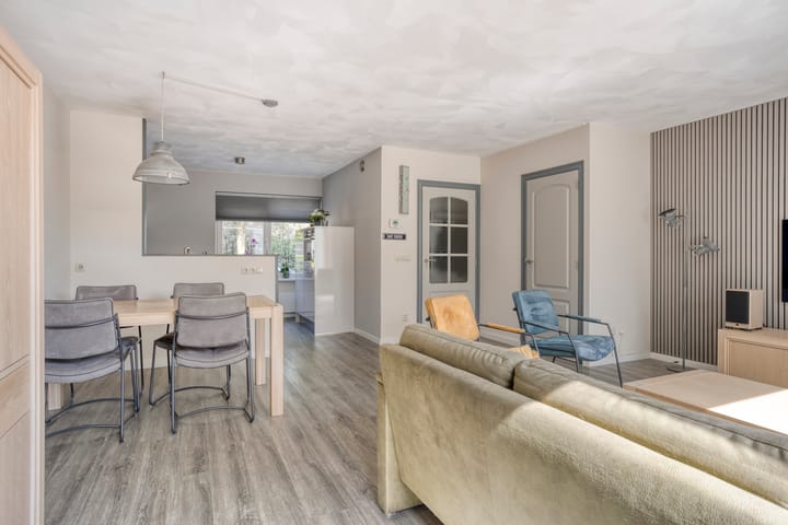 Foto 15 van Mies van der Rohestraat 2