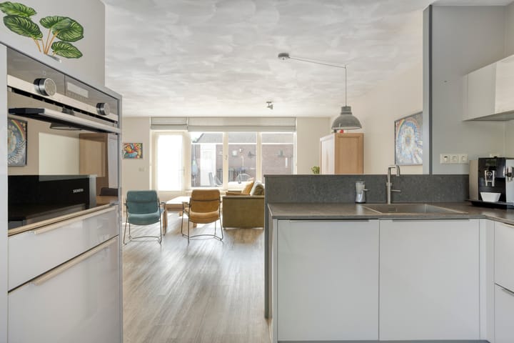 Foto 20 van Mies van der Rohestraat 2