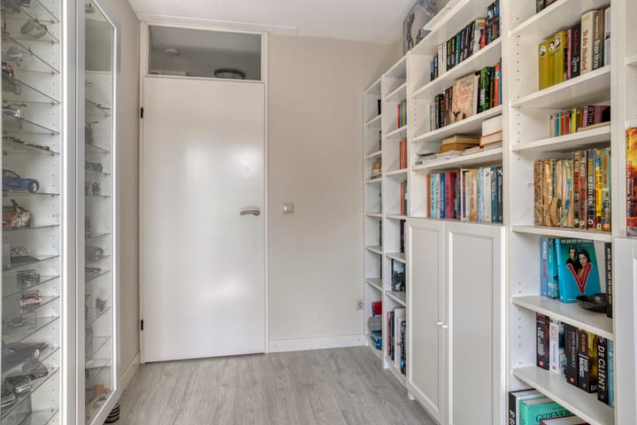 Foto 25 van Mies van der Rohestraat 2