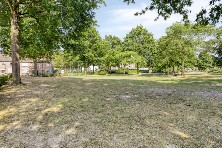 Foto 32 van Mies van der Rohestraat 2