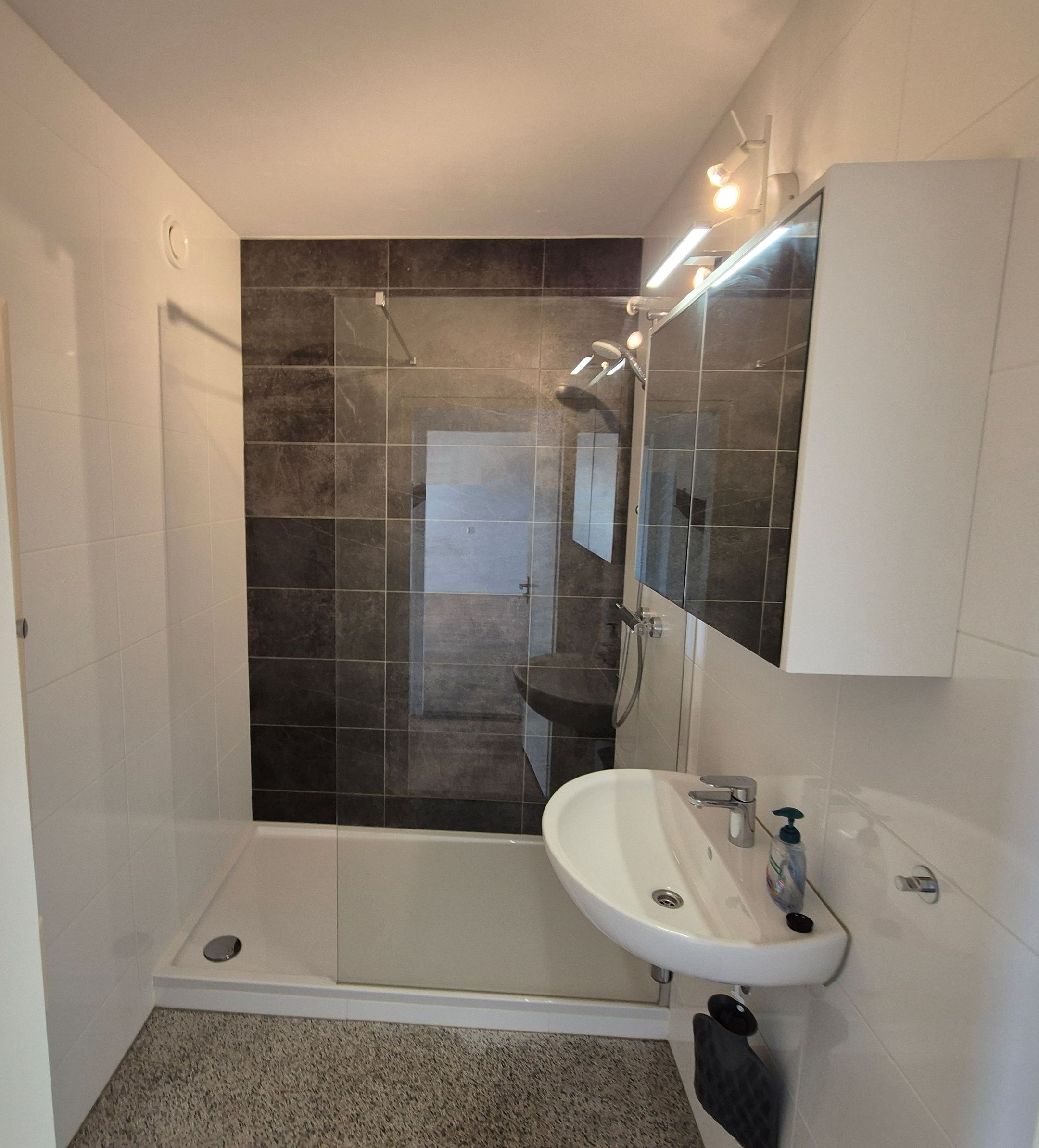 Foto 21 van Nederlandplein 40