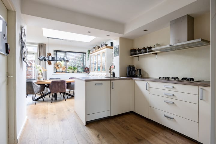 Photo 17 of Merel 15