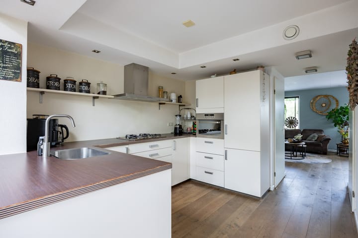 Photo 19 of Merel 15