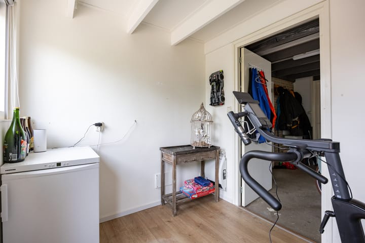 Photo 32 of Merel 15