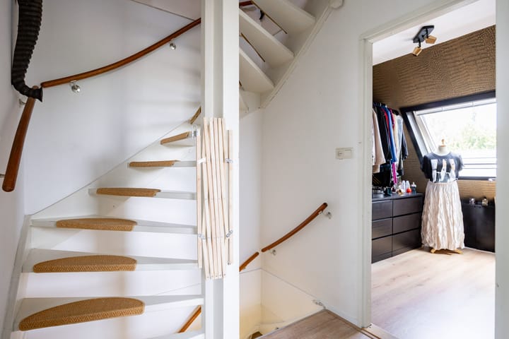 Photo 33 of Merel 15