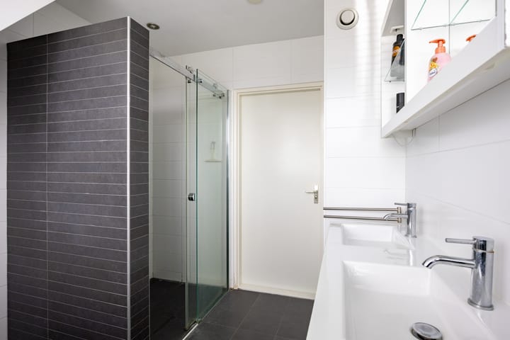 Photo 44 of Merel 15