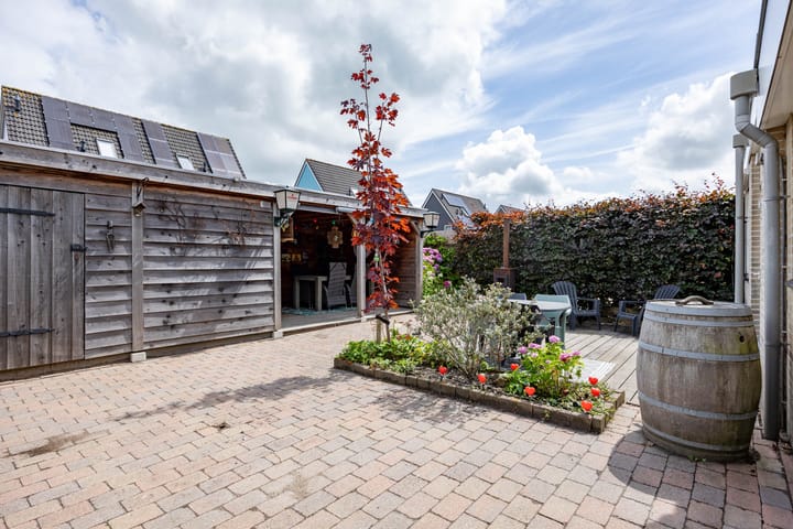 Photo 48 of Merel 15