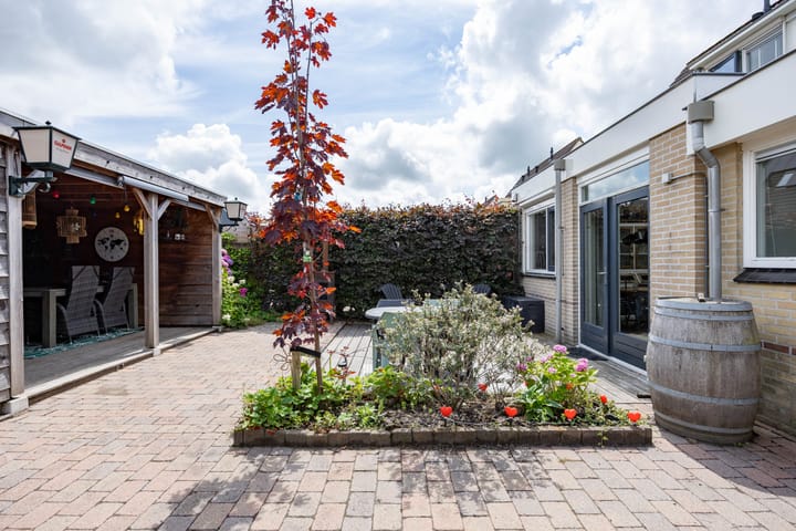 Photo 49 of Merel 15