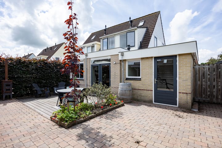 Photo 50 of Merel 15