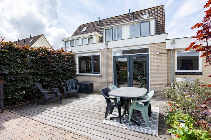 Photo 51 of Merel 15