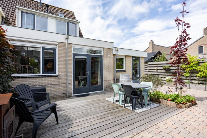 Photo 52 of Merel 15