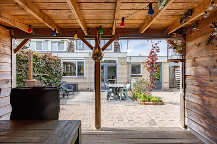 Photo 56 of Merel 15