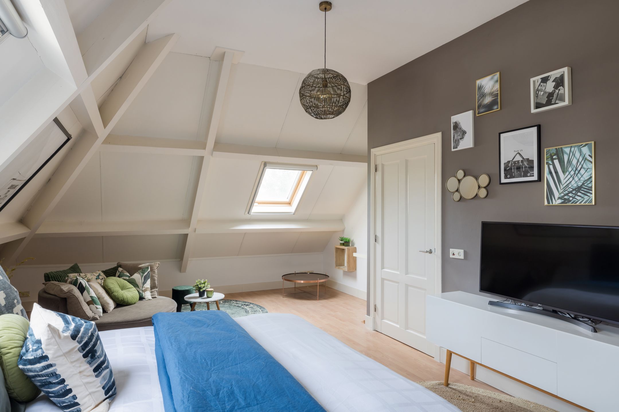 Foto 39 van Brand 16