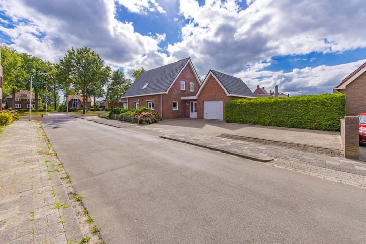 Photo 2 of Hoofdstraat 84