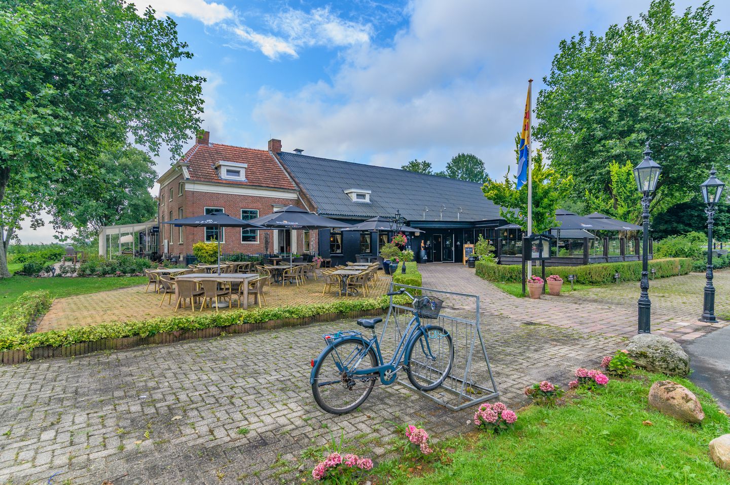 Bekijk foto 2 van Oostereinde 10