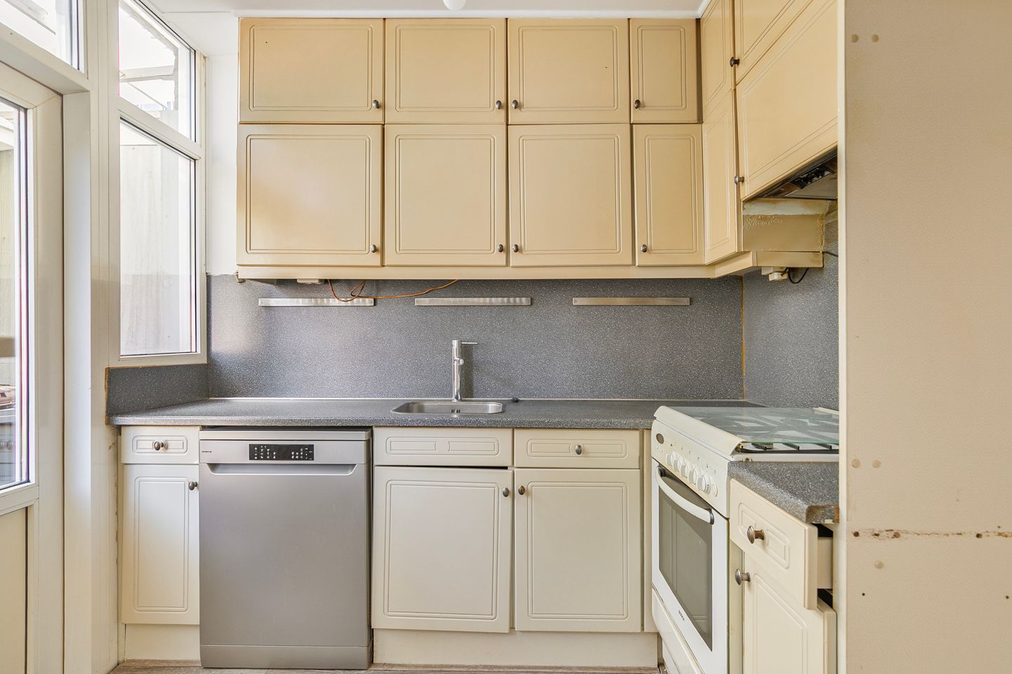 Photo 10 of Detmoldstraat 72