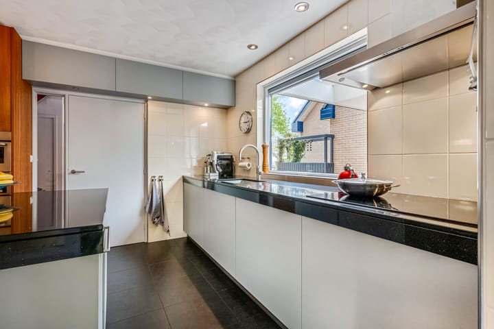 Photo 15 of Willem Barentszstraat 11