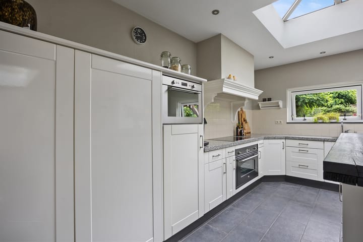 Photo 13 of Mgr.Bekkersstraat 4