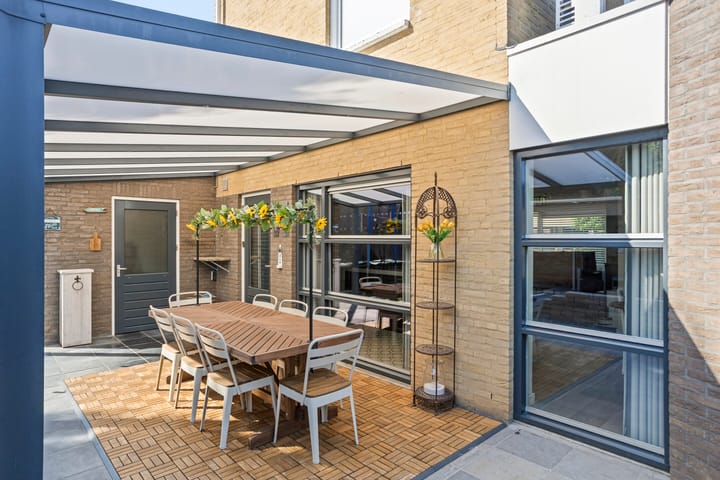 Foto 19 van Aronskelk 50