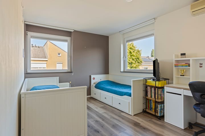 Foto 25 van Aronskelk 50