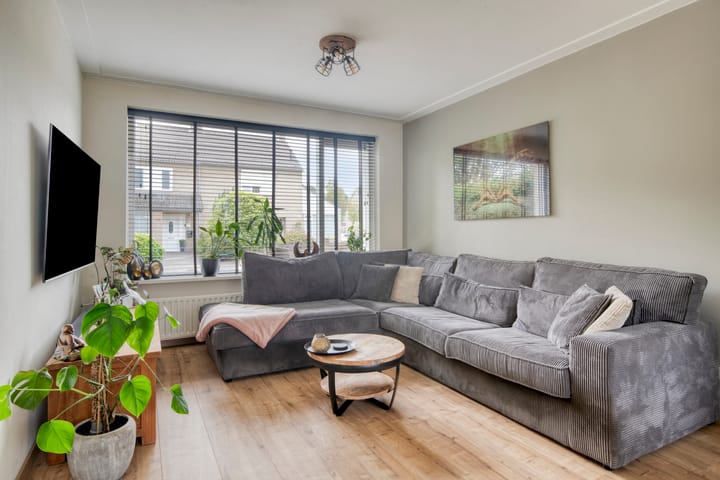 Foto 2 van Van der Duyn van Maasdamstraat 4