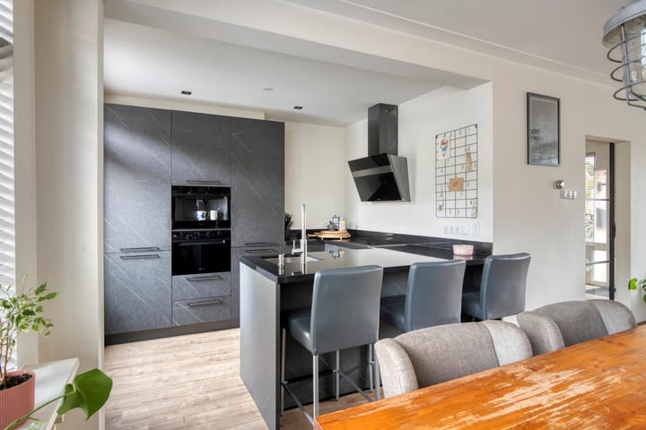 Foto 3 van Van der Duyn van Maasdamstraat 4