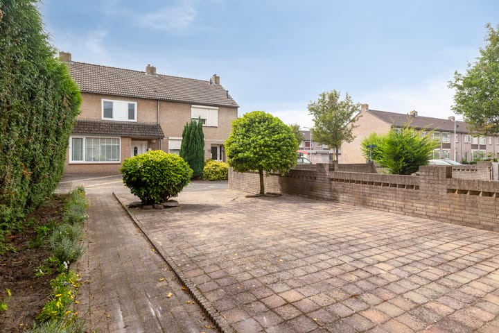 Foto 8 van Van der Duyn van Maasdamstraat 4