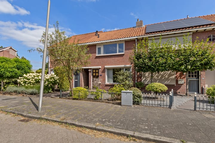 Foto 1 van Sint Theresiastraat 25