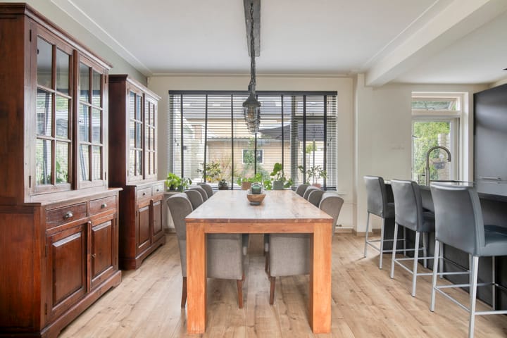 Foto 13 van Van der Duyn van Maasdamstraat 4