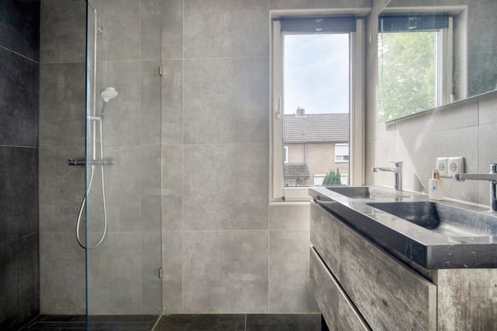 Foto 20 van Van der Duyn van Maasdamstraat 4