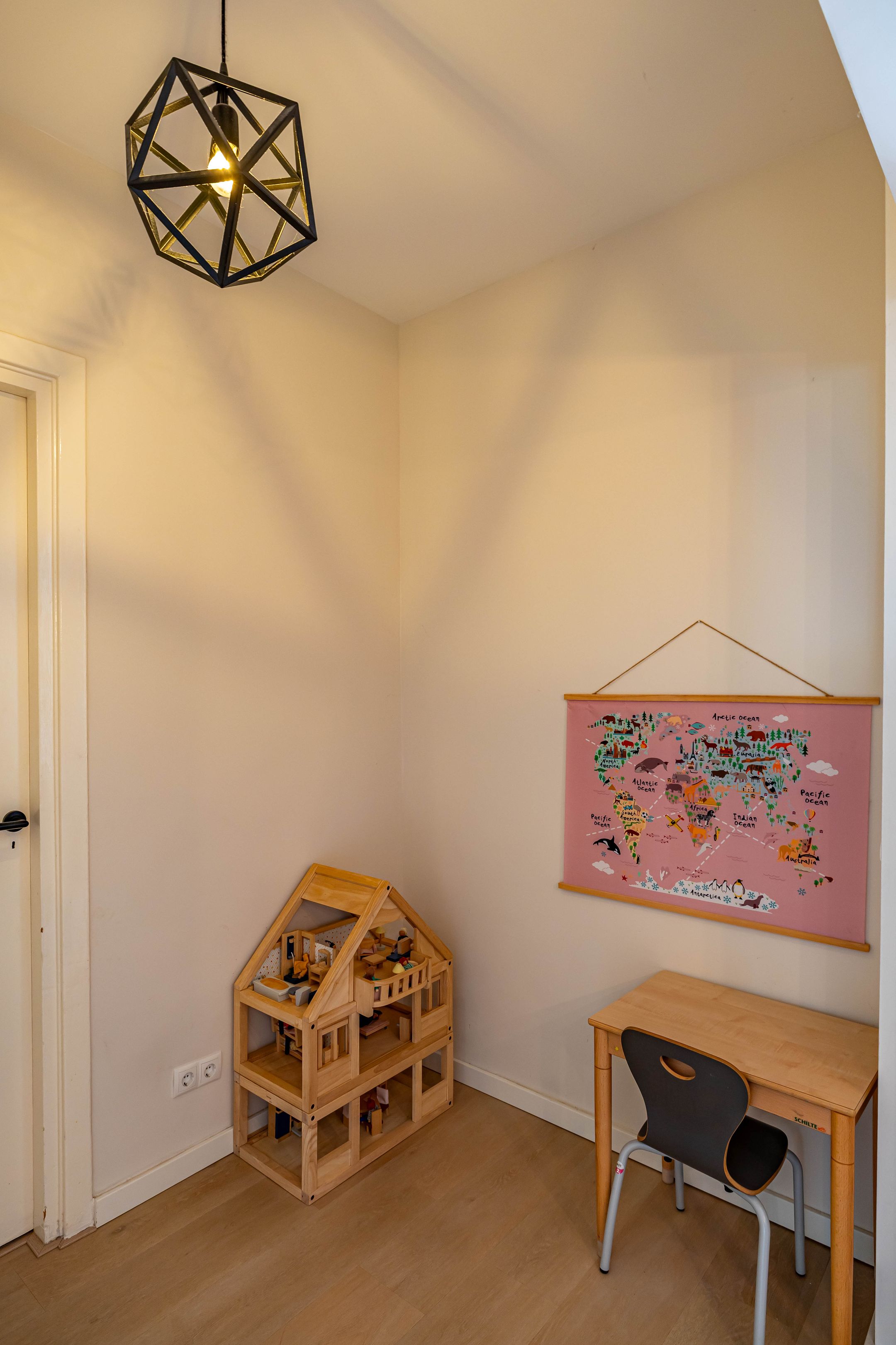 Photo 18 of Ambonstraat 16