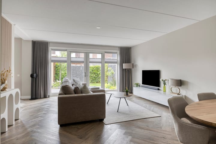 Foto 2 van Van Velthuizenerf 14