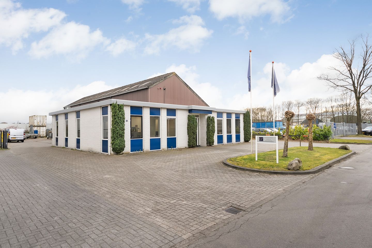 Bekijk foto 2 van Siemensstraat 11