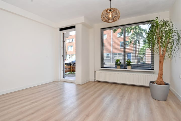 Foto 5 van Charlotte de Bourbonstraat 88