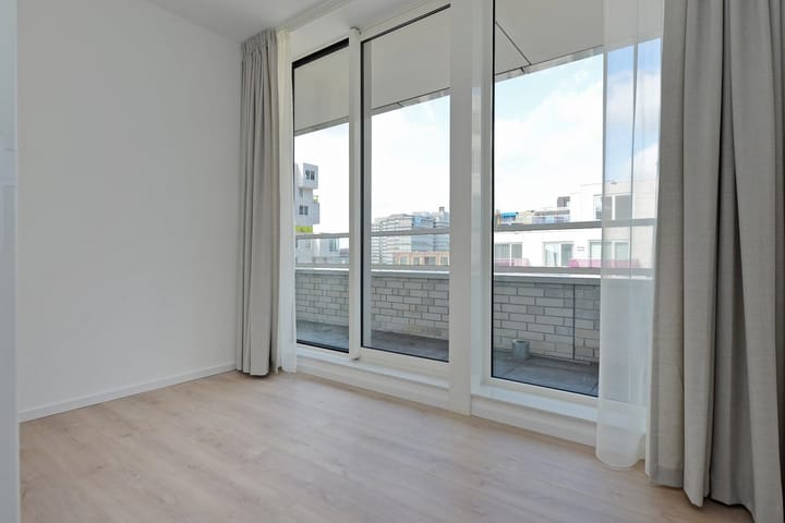 Photo 10 of Peter Schatstraat 97