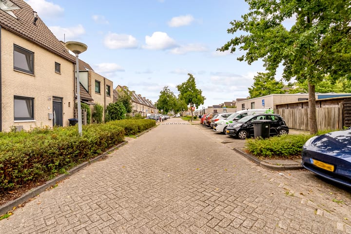 Photo 39 of Waalstraat 151