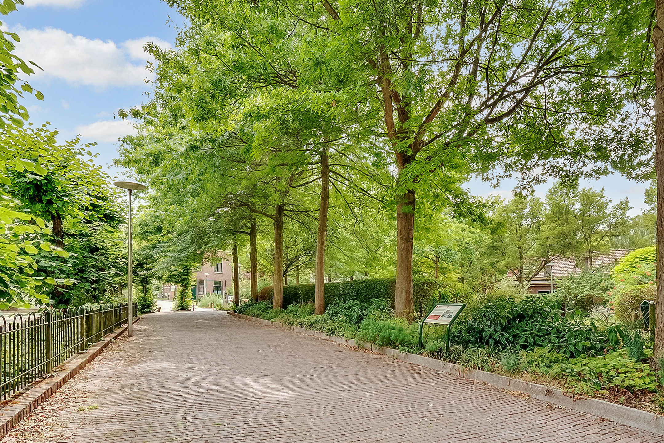 Photo 42 of Gildstraat 173