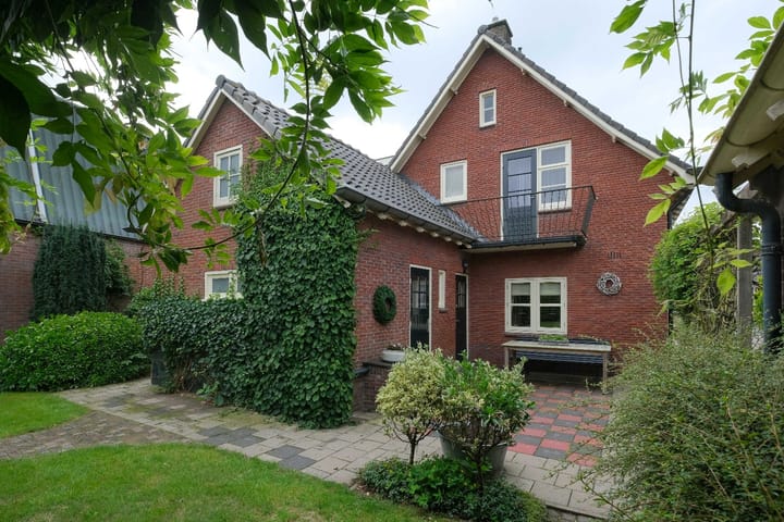 Photo 13 of Worker Landen 16-A