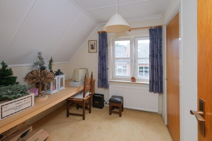 Photo 24 of Worker Landen 16-A