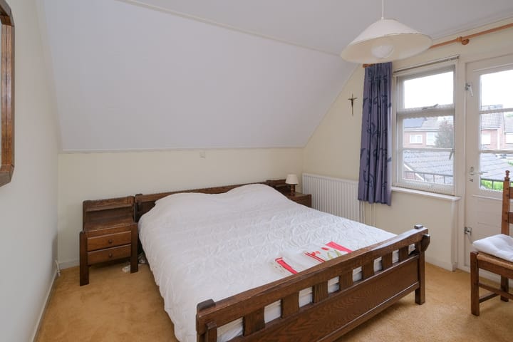 Photo 26 of Worker Landen 16-A