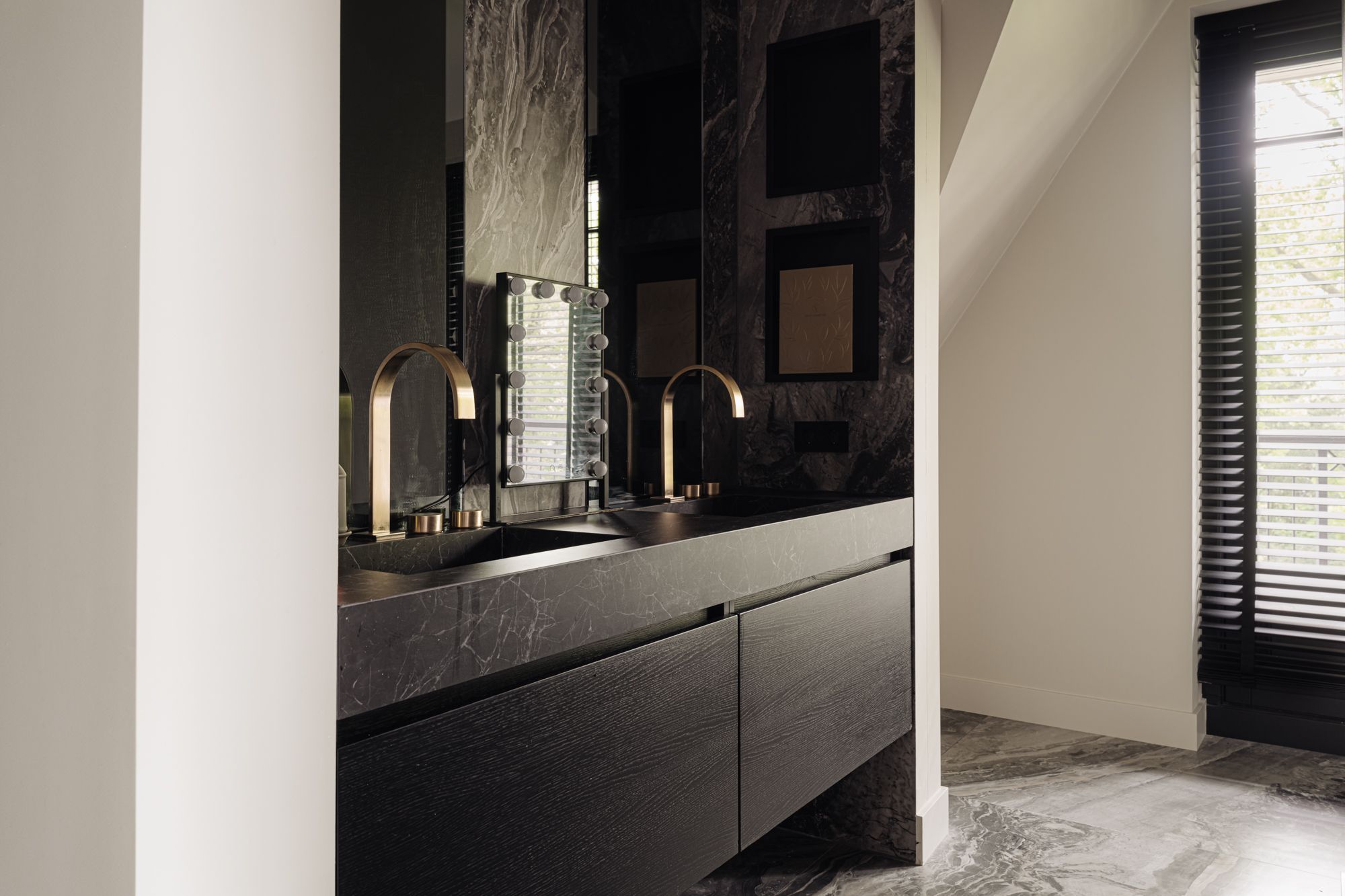 Foto 15 van Rijksweg-West 10-H