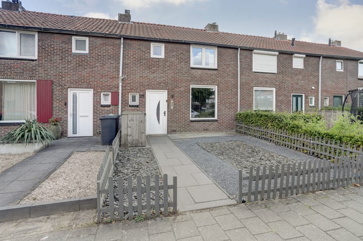 Photo 2 of Gerrit van der Veenstraat 25