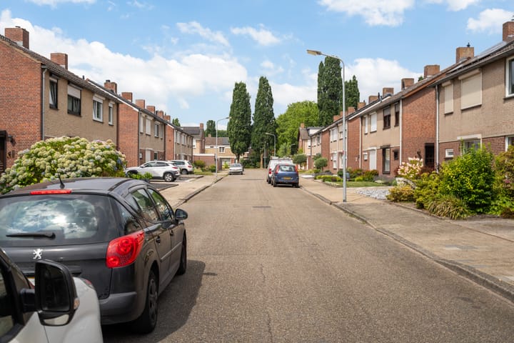 Foto 32 van 's-Hertogenradestraat 23