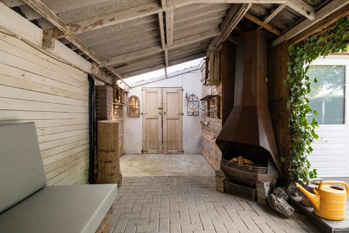 Photo 15 of Sixmastins 2