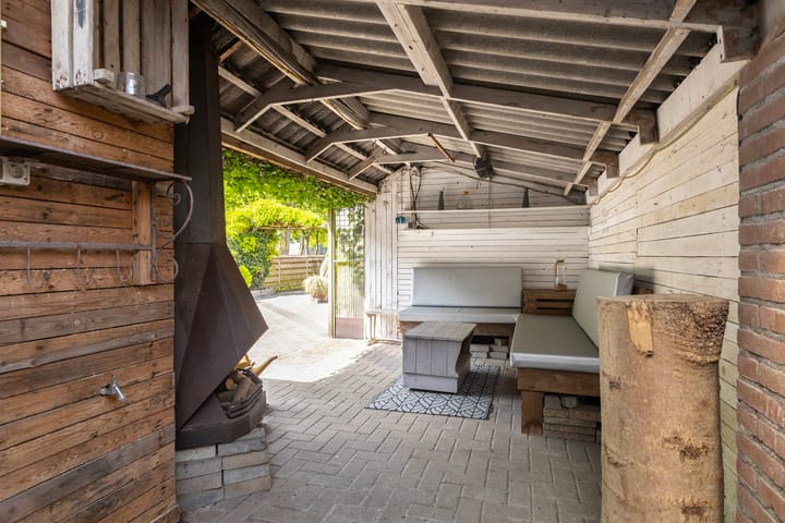 Photo 16 of Sixmastins 2