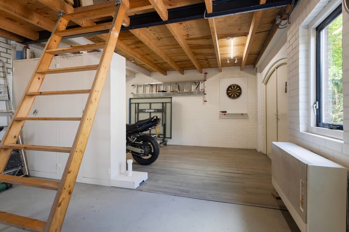 Photo 17 of Sixmastins 2